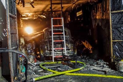 Filderstadt: Oldtimer verbrennt in Garage